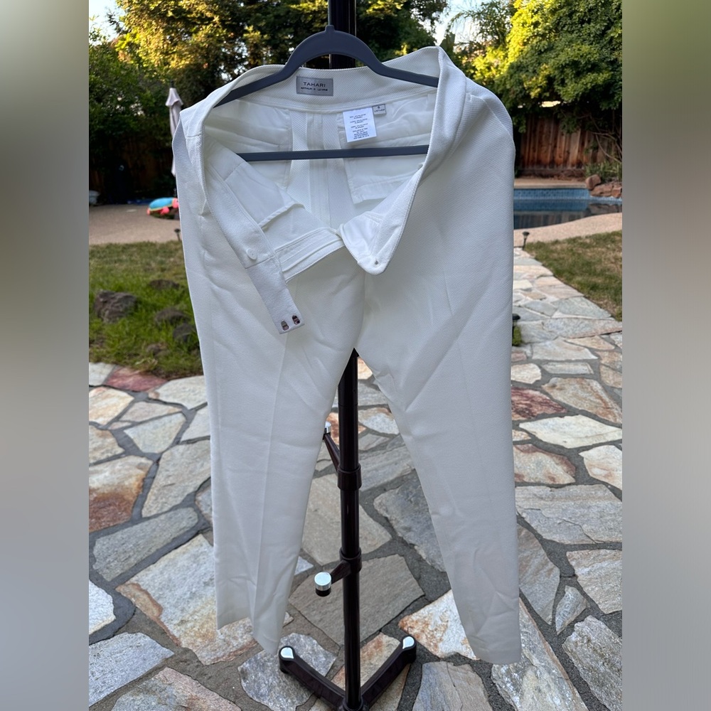 Tahari white dress pants. Size 6. New with tags.